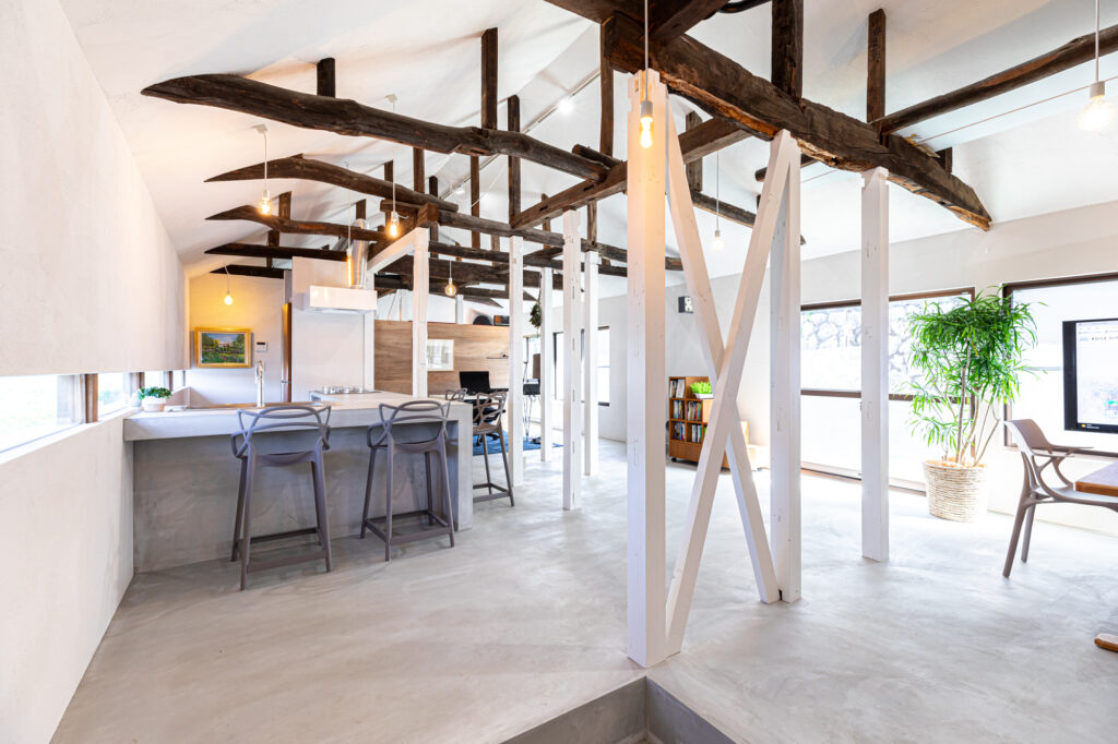 リノベと古い民家画像