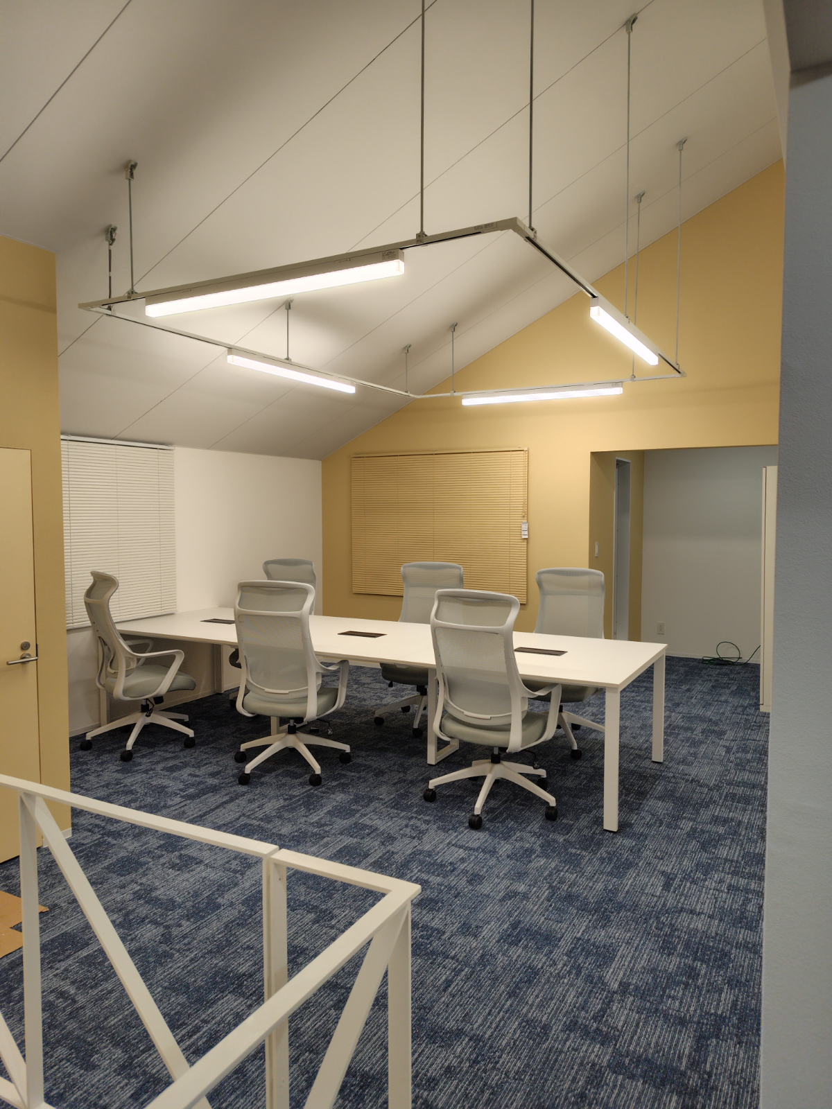 浜松市のオフィスリノベーション｜オフィス家具の搬入設置画像