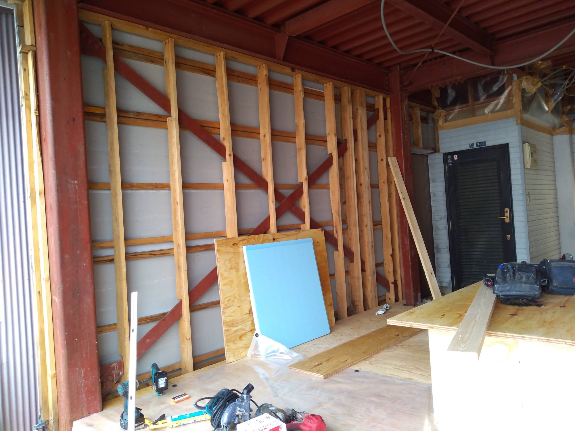 オフィスの改装工事｜1F駐車場（ピロティ）の解体画像