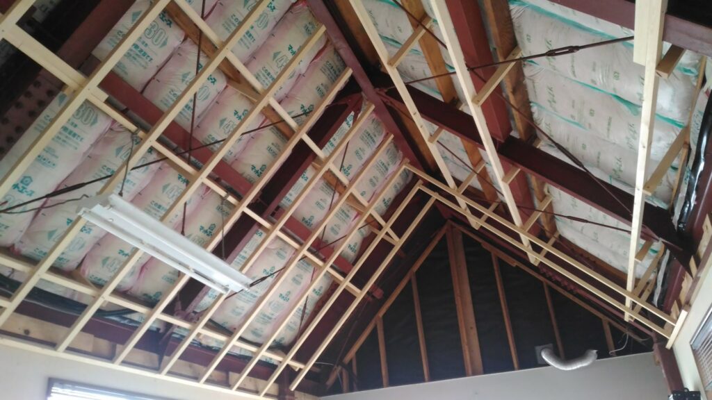 空き店舗の改装｜天井の解体から板張り完成まで画像