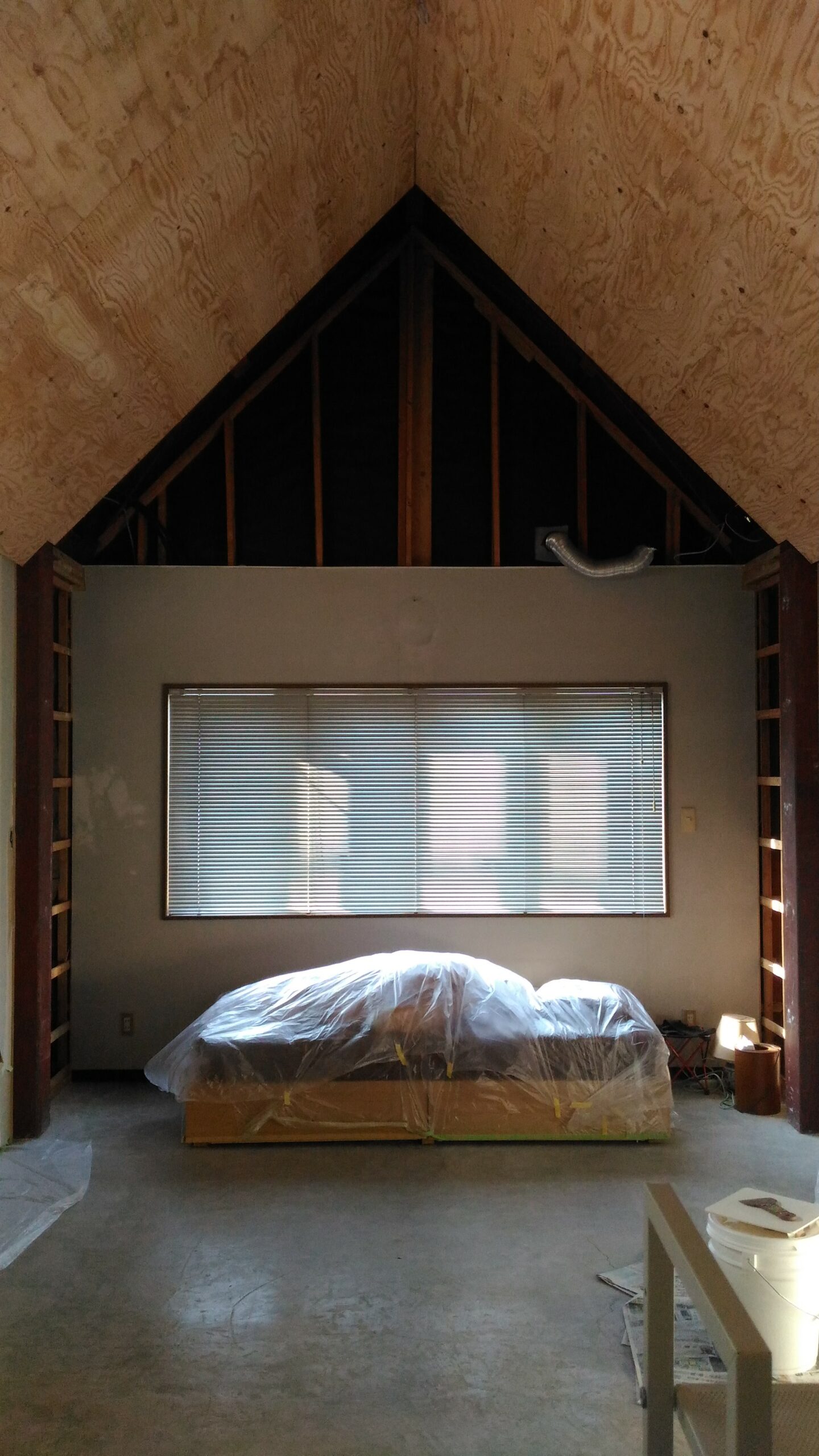 外壁解体前のサッシ取付工事｜浜松市のショップデザイン画像